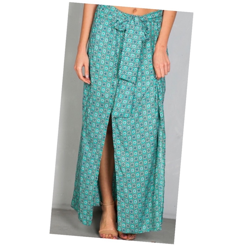 NWT • GREEN DOUBLE SPLIT HEM MAXI SKIRT - Picture 2 of 4